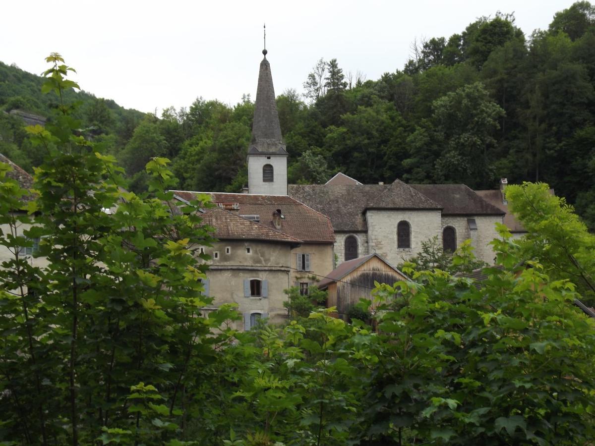 Gite La Petite Ecluse En Bord De Loue Lods Экстерьер фото