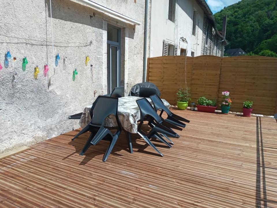 Gite La Petite Ecluse En Bord De Loue Lods Экстерьер фото