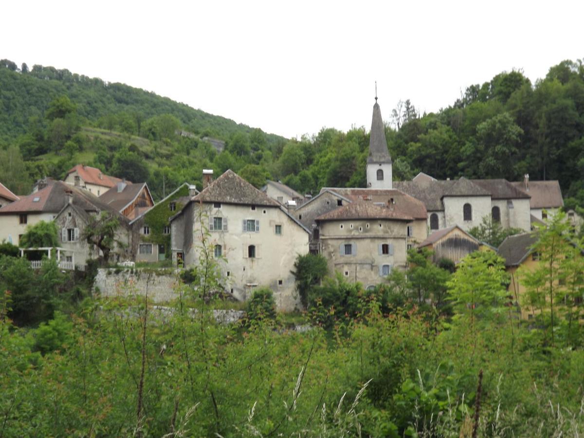 Gite La Petite Ecluse En Bord De Loue Lods Экстерьер фото